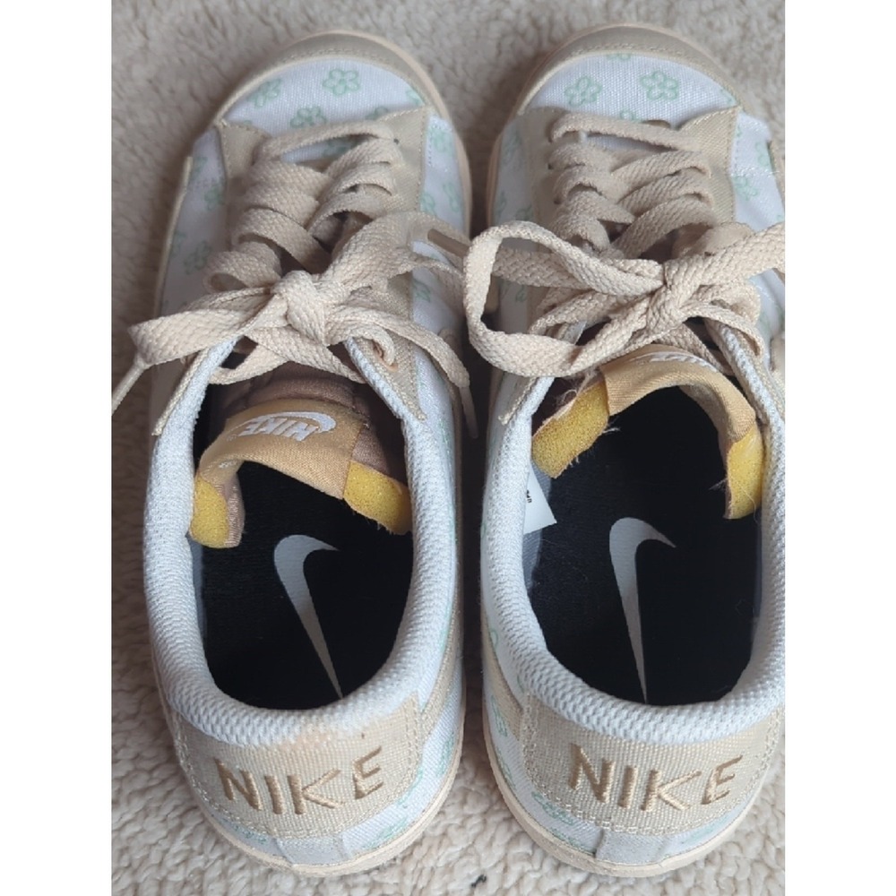 Nike Women's Beige‎ Canvas Sneakers with Mint Floral Accents - Picture 4 of 9